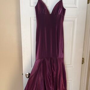 Sherri Hill Deep Purple High-Low Dress
Only worn once , perfect condition